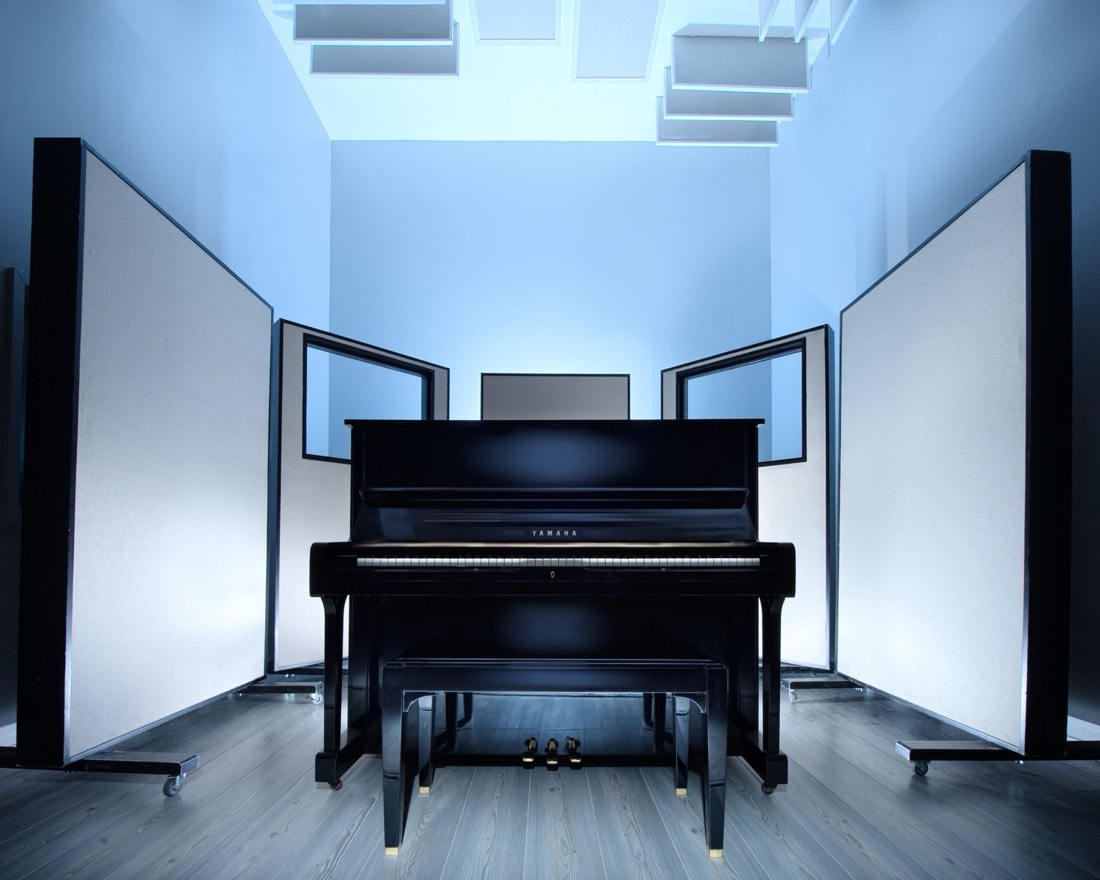 Sala de grabación con piano